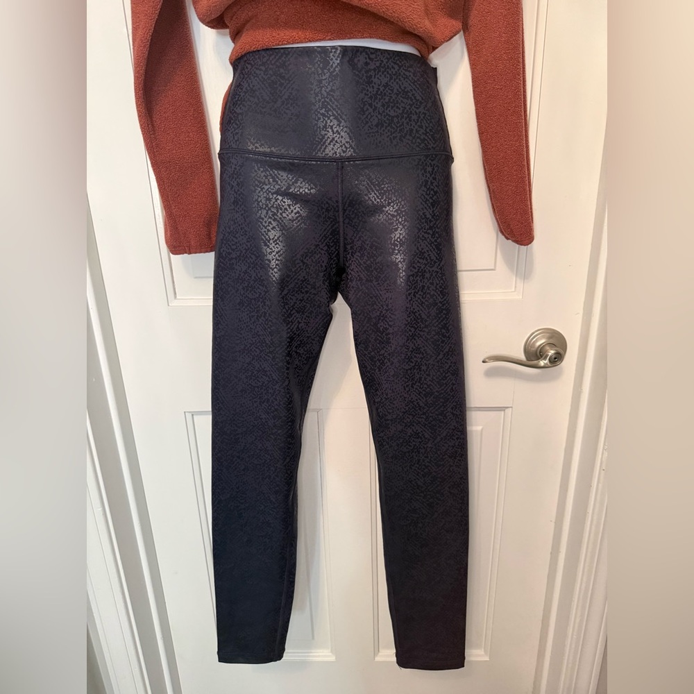 OFFLINE by Aerie High Waisted Foil Snake Print Leggings Size M NWOT